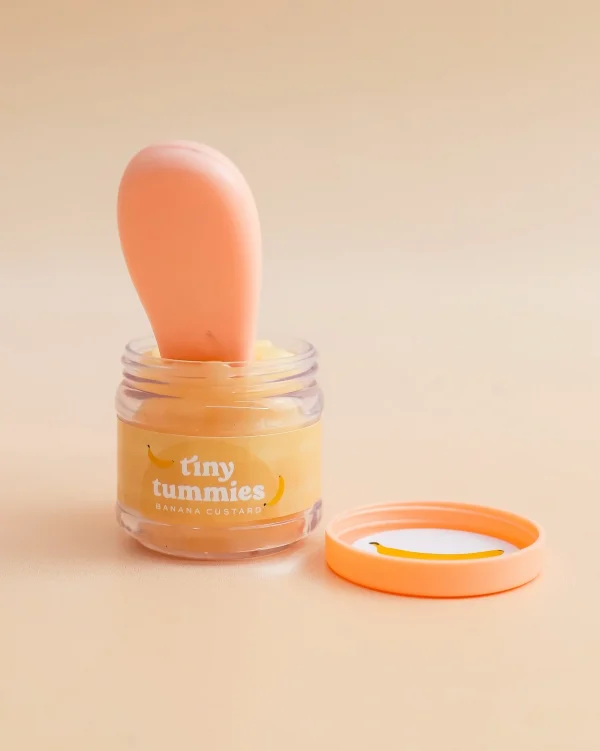 TINY HARLOW | Petit Pot Magique Tiny Tummies Banane – Image 2