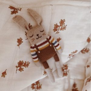 MAIN SAUVAGE | Doudou Lapin Pull Arc-en-Ciel