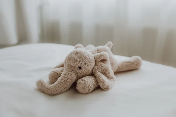 FLOW | Blush – Peluche Musicale Eléphant George – Image 3